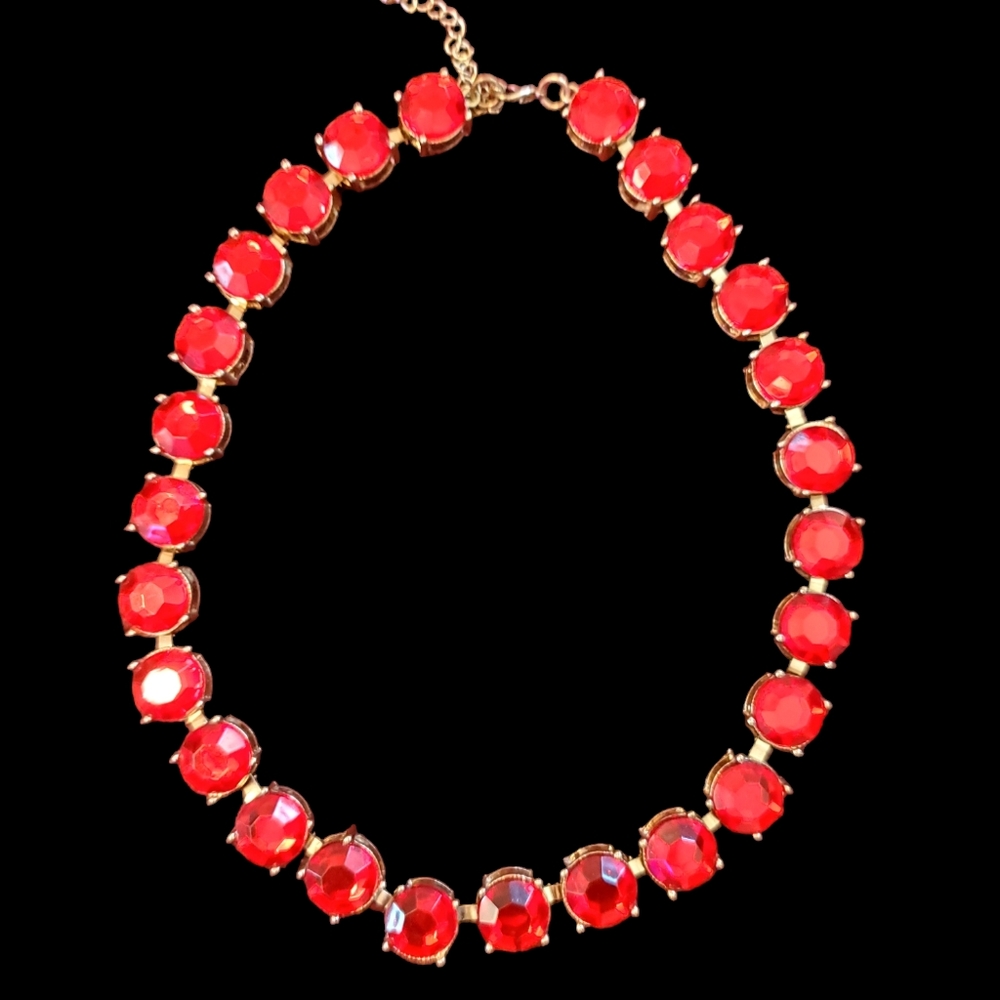 Crystal Holiday Red Choker Necklace  18" 3" extender. Goldtone Setting